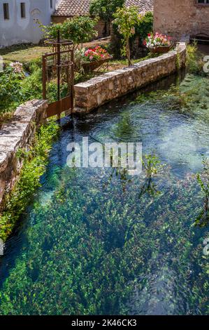 Rasiglia. Piccolo villaggio delle sorgenti. Umbria Foto Stock