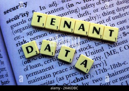 Dati tenant, scritti in lettere scrabble, sulla definizione del dizionario di sicurezza Foto Stock