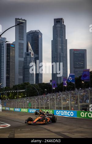 Singapore. 30th Set, 2022. Daniel Ricciardo (AUS) McLaren MCL36. 30.09.2022. Campionato del mondo di Formula 1, Rd 17, Gran Premio di Singapore, circuito di Marina Bay Street, Singapore, Giornata di pratica. Il credito fotografico dovrebbe essere: XPB/Alamy Live News. Credit: XPB Images Ltd/Alamy Live News Foto Stock