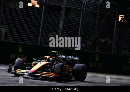 Lano Norris (GBR) McLaren MCL36. Gran Premio di Singapore, venerdì 30th settembre 2022. Circuito di Marina Bay Street, Singapore. Credit: James Moy/Alamy Live News Foto Stock