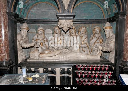 Unzione del corpo di Gesù nella tomba, scultura in marmo, Cattedrale dei Santi Michele e Gudula, Bruxelles, Belgio Foto Stock