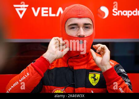 Singapore. 30th Set, 2022. LECLERC Charles (mco), Scuderia Ferrari F1-75, ritratto durante il Gran Premio di Singapore della Formula 1 Singapore Airlines 2022, 17th° round del Campionato del mondo FIA di Formula uno 2022 dal 30 settembre al 02 ottobre 2022 sul circuito di Marina Bay Street, a Singapore - Foto Florent Gooden / DPPI Credit: DPPI Media/Alamy Live News Foto Stock