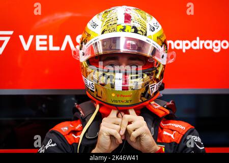 Singapore. 30th Set, 2022. LECLERC Charles (mco), Scuderia Ferrari F1-75, ritratto durante il Gran Premio di Singapore della Formula 1 Singapore Airlines 2022, 17th° round del Campionato del mondo FIA di Formula uno 2022 dal 30 settembre al 02 ottobre 2022 sul circuito di Marina Bay Street, a Singapore - Foto Florent Gooden / DPPI Credit: DPPI Media/Alamy Live News Foto Stock