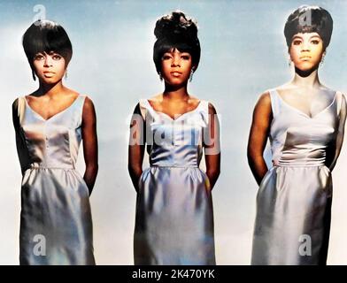 LA FOTO promozionale dei SUPREMES del trio vocale americano intorno al 1965 con da sinistra: Diana Ross, Mary Wilson, Florence Ballard Foto Stock