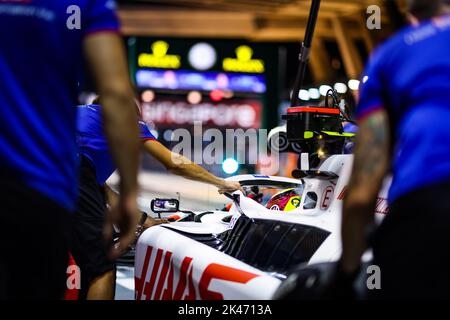 Singapore. 30th Set, 2022. 47 SCHUMACHER Mick (ger), Haas F1 Team VF-22 Ferrari, azione durante il Gran Premio di Singapore della Formula 1 Singapore Airlines 2022, 17th° round del Campionato del mondo FIA di Formula uno 2022 dal 30 settembre al 02 ottobre 2022 sul circuito di Marina Bay Street, A Singapore - Foto Florent Gooden / DPPI Credit: DPPI Media/Alamy Live News Foto Stock