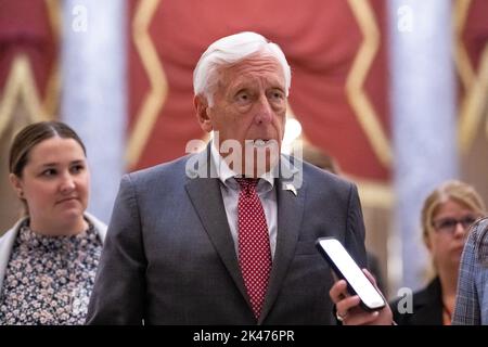 Washington DC, Stati Uniti. 30th Set, 2022. Il rappresentante Steny Hoyer (D-MD), il leader della maggioranza della Camera, parla ai media del Campidoglio degli Stati Uniti, a Washington, DC, venerdì 30 settembre, 2022. (Graeme Sloan/Sipa USA) Credit: Sipa USA/Alamy Live News Foto Stock