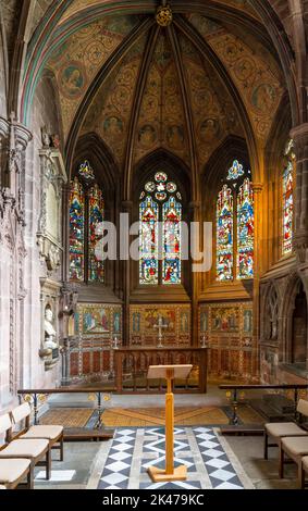 Chester, Regno Unito - 26 agosto, 2022: Vista dettagliata di una delle cappelle laterali all'interno della storica Cattedrale di Chester a Cheshire Foto Stock