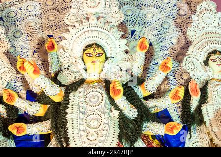 La foto mostra la Dea Durga è messa per culto l'evento è ora in corso di celebrazione. Foto Stock
