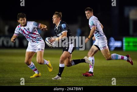 Newcastle Falcons Sam Stuart corre con la palla durante la partita Gallagher Premiership al Kingston Park, Newcastle upon Tyne. Data immagine: Venerdì 30 settembre 2022. Foto Stock