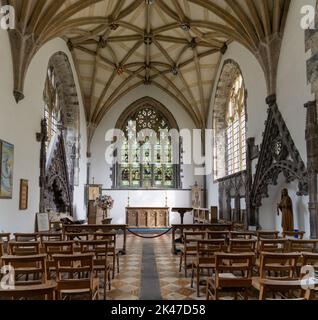 St Davids, Regno Unito - 28 agosto 2022: Vista di una delle storiche Lady Chapel all'interno della Cattedrale di St Davids a Pembrokeshire Foto Stock