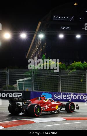 Singapore. 30th Set, 2022. 16 LECLERC Charles (mco), Scuderia Ferrari F1-75, azione durante il Gran Premio di Singapore della Formula 1 Singapore Airlines 2022, 17th° round del Campionato del mondo FIA di Formula uno 2022 dal 30 settembre al 02 ottobre 2022 sul circuito di Marina Bay Street, a Singapore - Foto: DPPI/DPPI/LiveMedia Credit: Agenzia indipendente per le foto/Alamy Live News Foto Stock