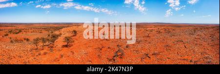 Dolo collina rosso deserto paesaggio entroterra in Australia lungo A32 ore a sosta - clima arido. Foto Stock