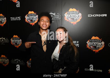 Crawley, Regno Unito. Venerdì 30 settembre 2022. Celebrità sfidano le paure alla serata di lancio VIP del Tulleys Shocktober Fest. Credit: Thomas Faull/Alamy Live News Foto Stock