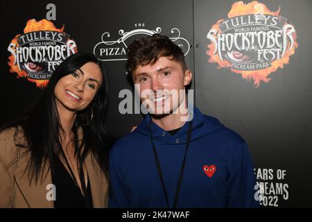 Crawley, Regno Unito. Venerdì 30 settembre 2022. Celebrità sfidano le paure alla serata di lancio VIP del Tulleys Shocktober Fest. Credit: Thomas Faull/Alamy Live News Foto Stock