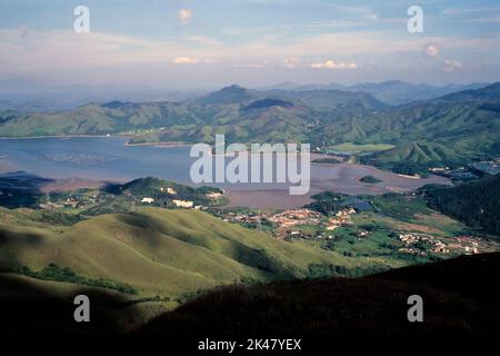 Starling Inlet, vista pomeridiana da Hung fa Leng (Robin’s Nest), New Territories nord-est, Hong Kong, 1995 Foto Stock