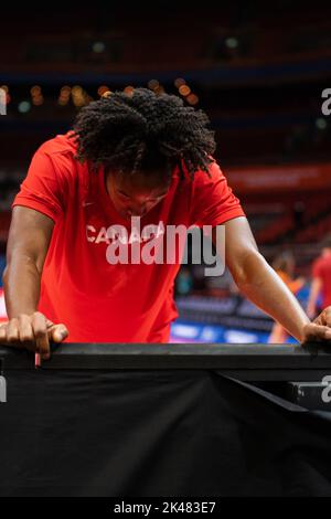 Sydney, Australia. 01st Ott 2022. Kayla Alexander (14 Canada) si scalda prima della FIBA Womens World Cup 2022, partita di medaglia di bronzo tra Australia e Canada al Sydney Superdome di Sydney, Australia. (Foto: NOE Llamas/Sports Press Photo/C - SCADENZA UN'ORA - ATTIVA FTP SOLO SE LE IMMAGINI HANNO MENO DI UN'ORA - Alamy) Credit: SPP Sport Press Photo. /Alamy Live News Foto Stock