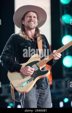 24 settembre 2022 - Raleigh, North Carolina; USA - il musicista LUKAS NELSON suona dal vivo come 2022 Farm Aid Benefit Concert fa una sosta al Coastal Credit Union Music Park a Walnut Creek situato a Raleigh Copyright 2022 Jason Moore. (Credit Image: © Jason Moore/ZUMA Press Wire) Foto Stock