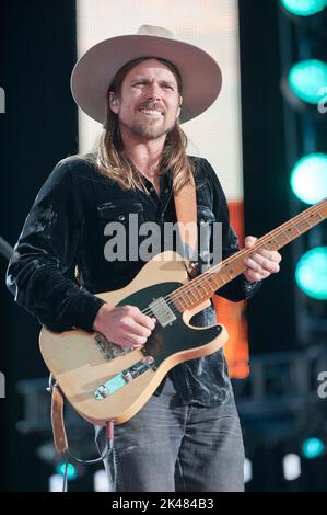 24 settembre 2022 - Raleigh, North Carolina; USA - il musicista LUKAS NELSON suona dal vivo come 2022 Farm Aid Benefit Concert fa una sosta al Coastal Credit Union Music Park a Walnut Creek situato a Raleigh Copyright 2022 Jason Moore. (Credit Image: © Jason Moore/ZUMA Press Wire) Foto Stock