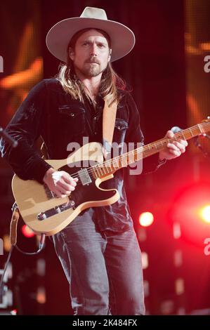 24 settembre 2022 - Raleigh, North Carolina; USA - il musicista LUKAS NELSON suona dal vivo come 2022 Farm Aid Benefit Concert fa una sosta al Coastal Credit Union Music Park a Walnut Creek situato a Raleigh Copyright 2022 Jason Moore. (Credit Image: © Jason Moore/ZUMA Press Wire) Foto Stock