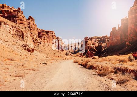 Vista panoramica del Charyn Canyon in Kazakhstan vicino ad Almaty durante l'alba Foto Stock