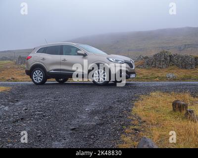 HUSAVIK, ISLANDA-18 OTTOBRE 2018: Renault Kadjar (fase 1 Dynamique (2015-2018)) in Islanda Road Foto Stock