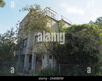 BRNO, REPUBBLICA CECA - CIRCA SETTEMBRE 2022: Nuova Casa Brno 1928 mostra alloggi moderni Foto Stock