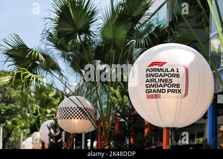 Singapore. 01st Ott 2022. Atmosfera paddock. Gran Premio di Singapore, sabato 1st ottobre 2022. Circuito di Marina Bay Street, Singapore. Credit: James Moy/Alamy Live News Foto Stock