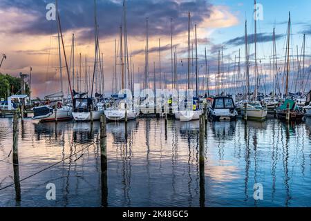 Porticciolo per piccole imbarcazioni a Sonderborg su ALS nella Danimarca meridionale vicino alla Germania Foto Stock
