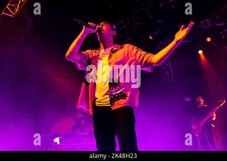 Il rapper italiano e il cantautore Guglielmo Bruno, conosciuto professionalmente come Willie Peyote, si esibisce dal vivo sul palco al Live Club, Trezzo Sonl'Adda. (Foto di Mairo Cinquetti/SOPA Images/Sipa USA) Credit: Sipa USA/Alamy Live News Foto Stock