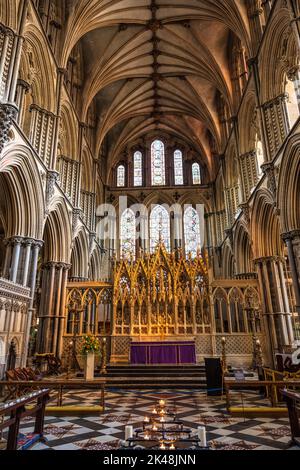 Presbiterio e altare maggiore della Cattedrale di Ely a Ely, Cambridgeshire, Inghilterra, Regno Unito Foto Stock