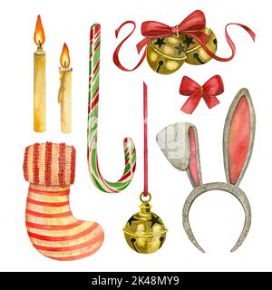 Una serie di elementi acquerelli per Natale. Candele, calza, lecca, campane, orecchie di coniglio dipinte a mano in acquerello. Adatto per design, cartoline Foto Stock