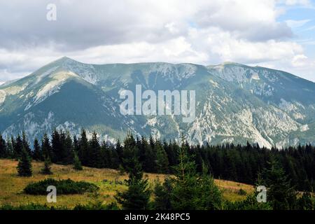 Austria, Alpi di Vienna Schneeberg montagna visione dal Rax montagna in bassa Austria Foto Stock