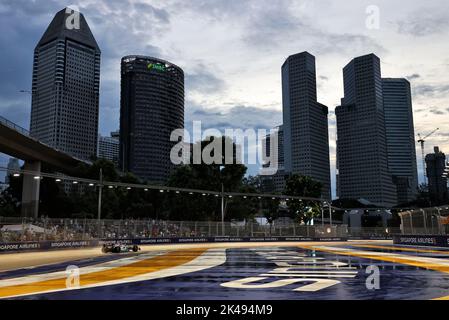 Singapore. 01st Ott 2022. George Russell (GBR) Mercedes AMG F1 W13. Gran Premio di Singapore, sabato 1st ottobre 2022. Circuito di Marina Bay Street, Singapore. Credit: James Moy/Alamy Live News Foto Stock
