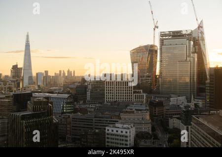 Skyline della città di Londra dalla Aldgate Tower Foto Stock