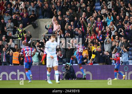 Londra, Regno Unito. Londra, Regno Unito. Londra, Regno Unito. 01st Ott 2022. 1st ottobre 2022; Selhurst Park, Crystal Palace, Londra, Inghilterra; Premier League Football, Crystal Palace contro Chelsea: Odsonne Edouard of Crystal Place 1st Gol Celebrations Credit: Action Plus Sports Images/Alamy Live News Credit: Action Plus Sports Images/Alamy Live News Credit: Action Plus Sports Images/Alamy Live News Foto Stock