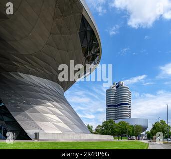 BMW Welt, sede centrale mondiale BMW e Museo BMW, Monaco, Baviera, Germania Foto Stock