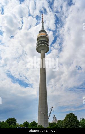 Olympiaturm (Torre Olimpica), Olympiapark (Parco Olimpico), Monaco, Baviera, Germania Foto Stock