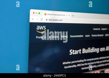 Ostersund, Svezia - 11 luglio 2022: Sito Web AWS sullo schermo di un computer. Amazon Web Services è una filiale di Amazon che fornisce servizi di cloud computing su richiesta Foto Stock