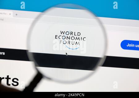 Ostersund, Svezia - Luglio 27 2022: Il sito web del World Economic Forum sullo schermo di un computer. Il World Economic Forum (WEF) è un non-governare internazionale Foto Stock