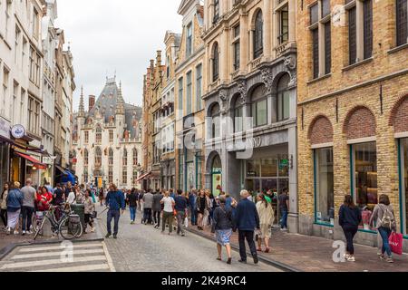 Bruges, Belgio - 18 agosto 2018: Vista degli edifici storici di Bruges, la capitale e la città più grande della provincia delle Fiandre Occidentali. Foto Stock