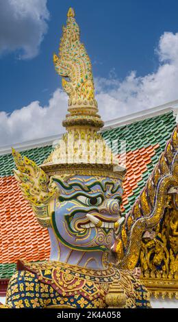 Bangkok, Tailandia. Demon Guardian (Yaksha) nella Royal Grand Palace motivi. Foto Stock