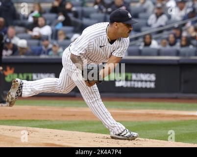 New York City, Stati Uniti. 01st Ott 2022. Nestor Cortes, il lanciatore di New York Yankees, lancia il primo assalito contro i Baltimore Orioles allo Yankee Stadium di New York City sabato 1 ottobre 2022. Foto di John Angelillo/UPI Credit: UPI/Alamy Live News Foto Stock