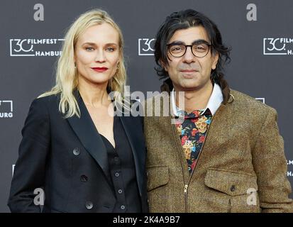 Amburgo, Germania. 01st Ott 2022. Diane Kruger, attrice, e Fatih Akin, regista, sono sul tappeto rosso per il film 'Rheingold' a Cinemaxx. Credit: Georg Wendt/dpa/Alamy Live News Foto Stock