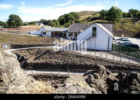 Centro visitatori delle miniere di rame dell'età del bronzo di Great Orme e percorso di ingresso alle miniere di Llandudno, Galles del Nord Foto Stock