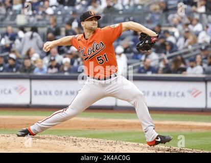 New York City, Stati Uniti. 01st Ott 2022. Il lanciatore Austin Voth di Baltimore Orioles lancia il secondo assalimento contro i New York Yankees allo Yankee Stadium di New York City sabato 1 ottobre 2022. Foto di John Angelillo/UPI Credit: UPI/Alamy Live News Foto Stock