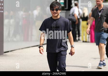 Singapore. 1st 2022 ottobre ; Marina Bay, Singapore, Gran Premio FIA di Formula 1: Giornata di qualificazione: Scuderia AlphaTauri, Yuki Tsunoda Credit: Action Plus Sports Images/Alamy Live News Foto Stock