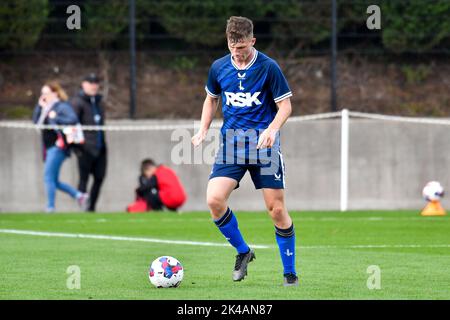 Swansea, Galles. 1 ottobre 2022. Ollie Hobden di Charlton Athletic durante il gioco della Professional Development League tra Swansea City Under 18 e Charlton Athletic Under 18 alla Swansea City Academy di Swansea, Galles, Regno Unito, il 1 ottobre 2022. Credit: Duncan Thomas/Majestic Media. Credit: Majestic Media Ltd/Alamy Live News Foto Stock