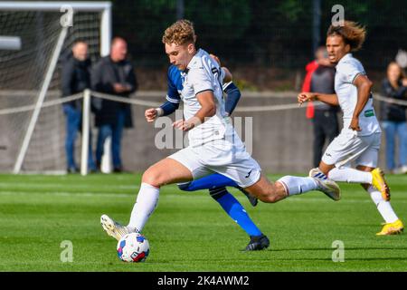 Swansea, Galles. 1 ottobre 2022. Iwan Morgan di Swansea City in azione durante il gioco della Professional Development League tra Swansea City Under 18 e Charlton Athletic Under 18 alla Swansea City Academy di Swansea, Galles, Regno Unito, il 1 ottobre 2022. Credit: Duncan Thomas/Majestic Media. Credit: Majestic Media Ltd/Alamy Live News Foto Stock