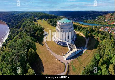 Veduta aerea, monumento Befreiungshalle Kehlheim, sala rotonda con cupola, 45 m di altezza, 29 m di diametro, classicismo, costruito dal 1842 al 1863 da Friedrich von Foto Stock
