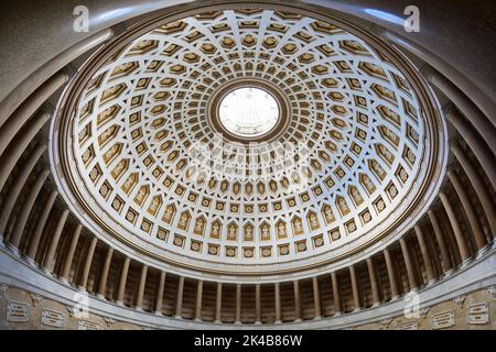 Interno e cupola, monumento Befreiungshalle Kehlheim, sala rotonda con cupola, 45 m di altezza, 29 m di diametro, classicismo, costruito dal 1842 al 1863 da Friedrich von Foto Stock